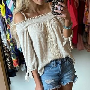 NWT Very Cute Off shoulder Top